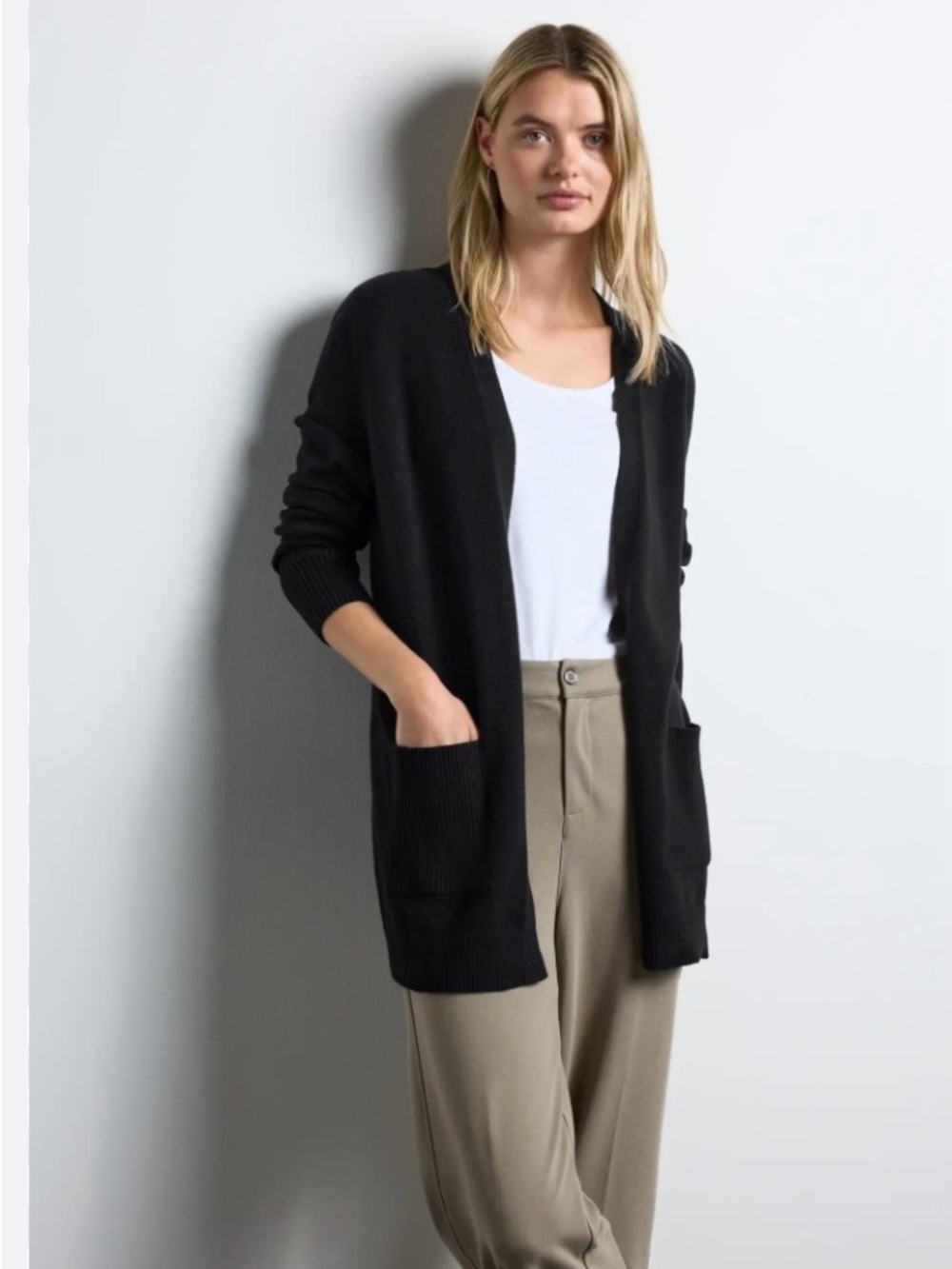 A New Day open-front cardigan with patch pockets. Black. Size Large.